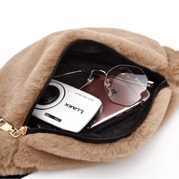 NWT Animal Print Plush Waist Bag Fluffy Fanny Pack Crossbody Shoulder Bum Bag. - Picture 2 of 11